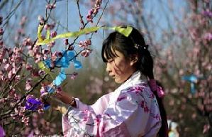 Children attend First Writing ceremony at Confucius Temple