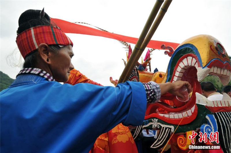 Miao people celebrate Dragon Canoe Festival