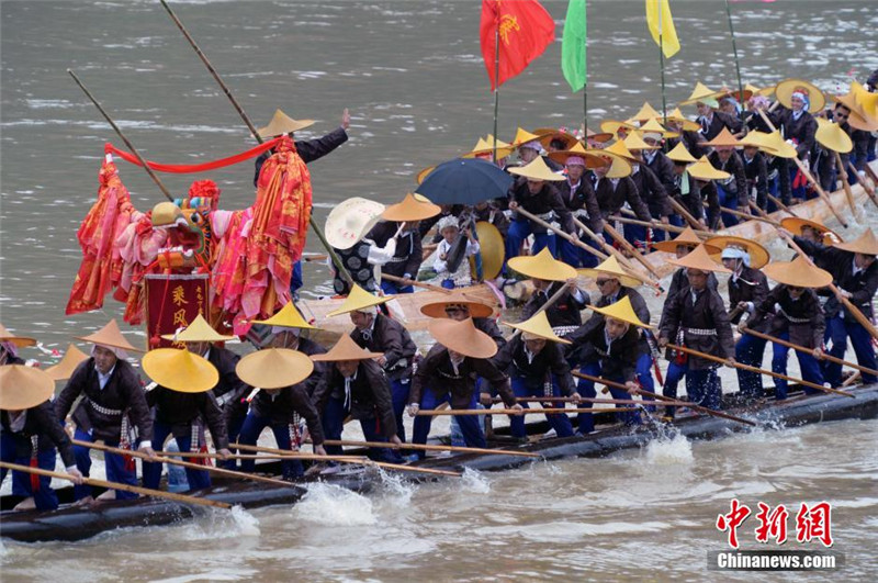 Miao people celebrate Dragon Canoe Festival