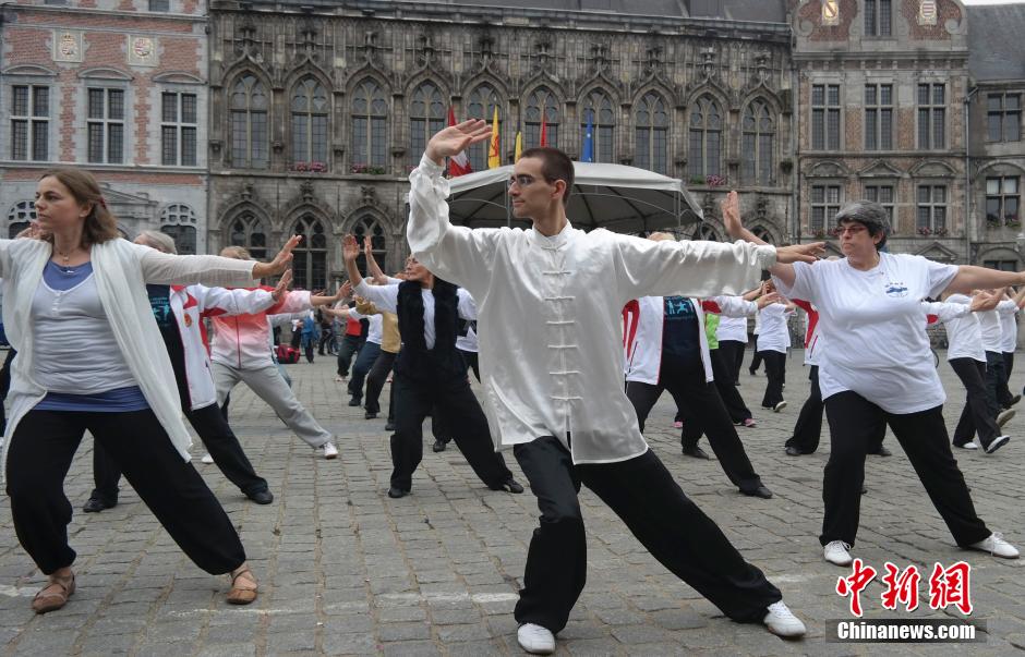 Chinese <EM>qigong</EM> gets popular in the world