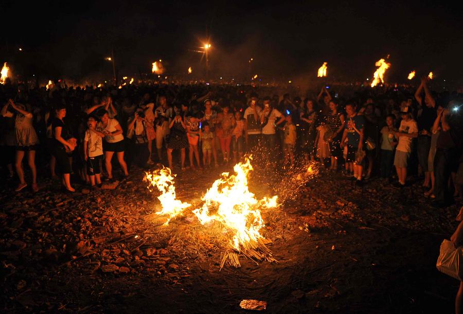 Yi people celebrate biggest festival