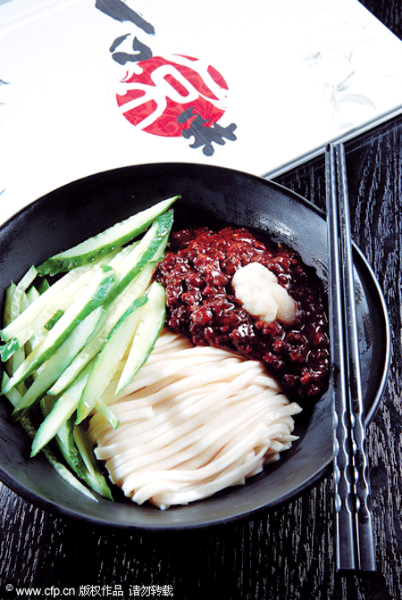 Hangzhou residents enjoy noodles during <EM>Zhongfu</EM>