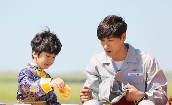 'Dad Where're We Going?' on Hulunbuir grassland