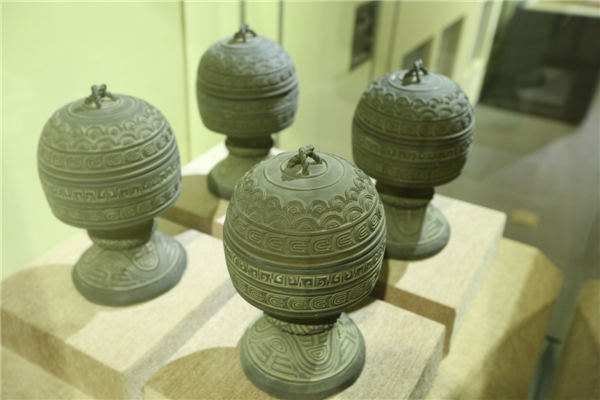 Relics of worship on display at Beijing temple