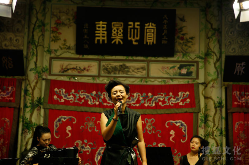 Poetry recital gala celebrates Mid-Autumn Festival