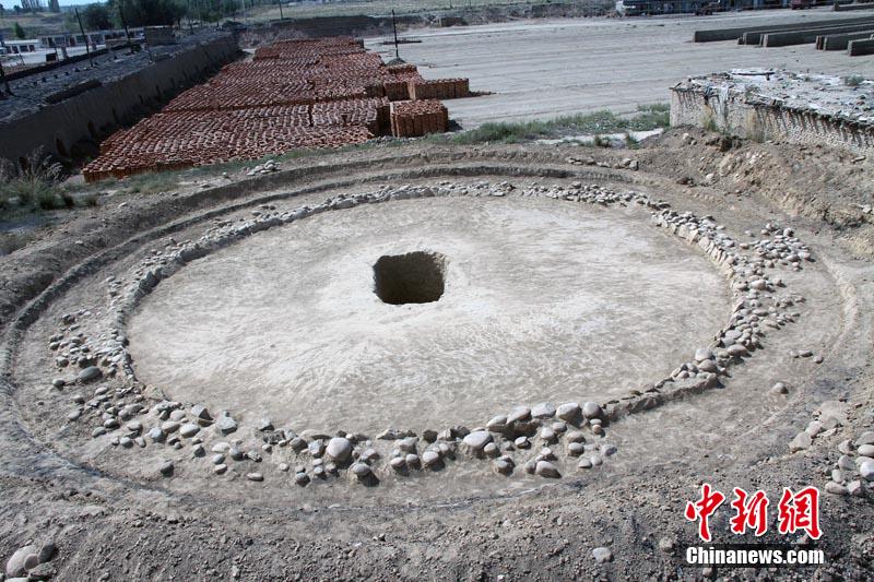 Multi burial rooms founded in Wutulan Tombs in Xinjiang