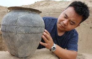 Multi burial rooms founded in Wutulan Tombs in Xinjiang