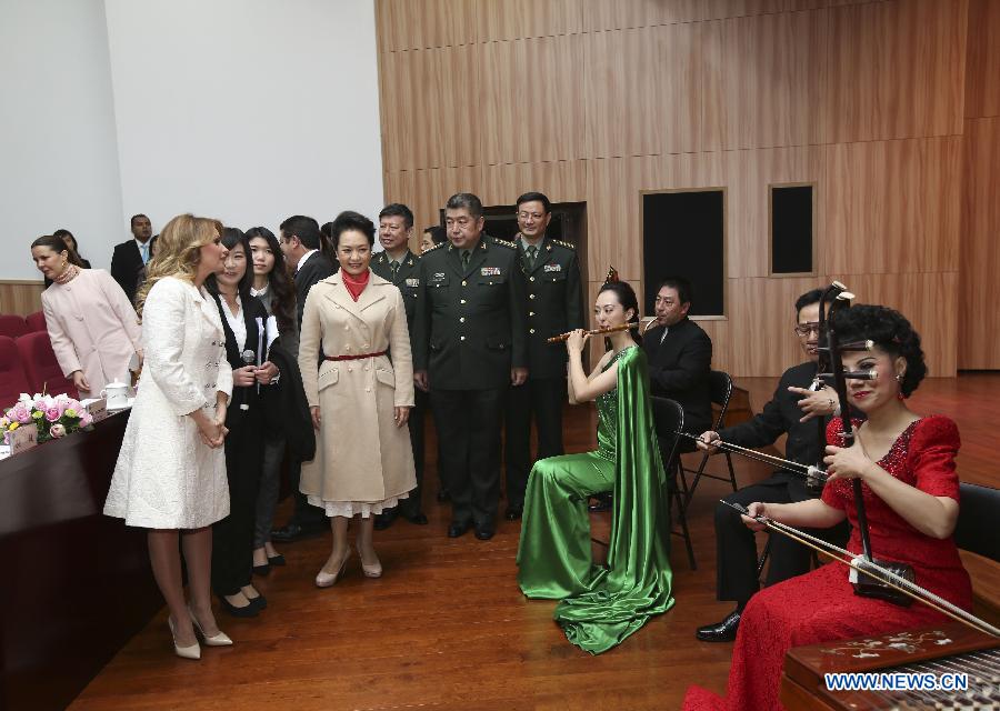 Xi's wife takes Mexican first lady to PLA Academy of Arts