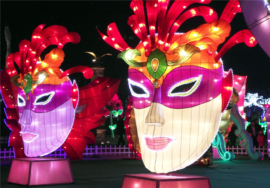 Festival lanterns embrace New Year's Day in E China