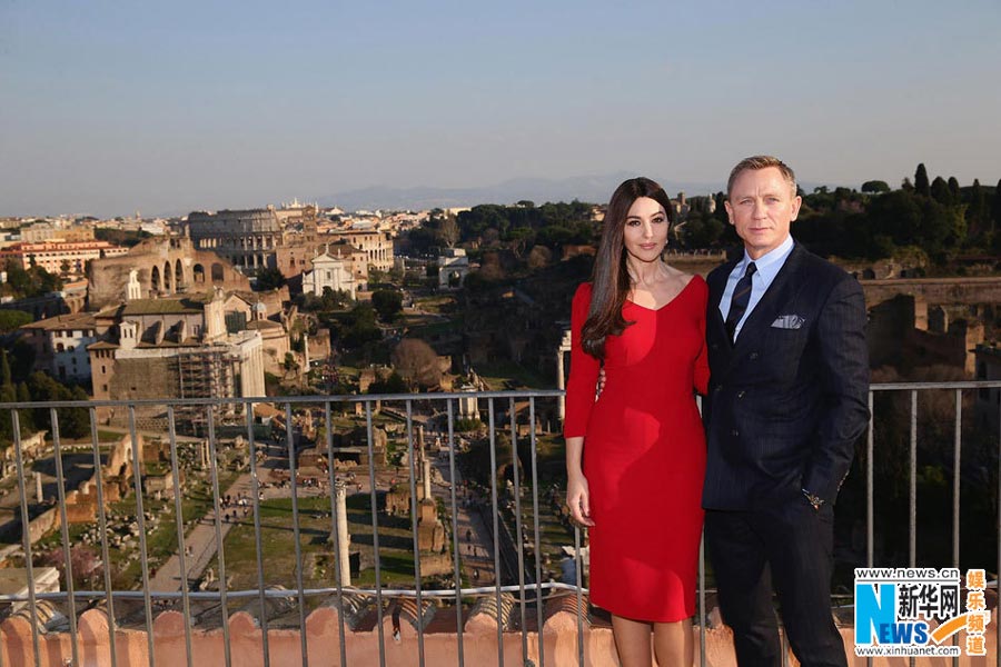 Cast members of new bond film pose in Rome