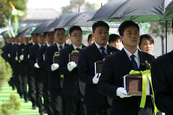 Mental woes haunt funeral workers, says new report