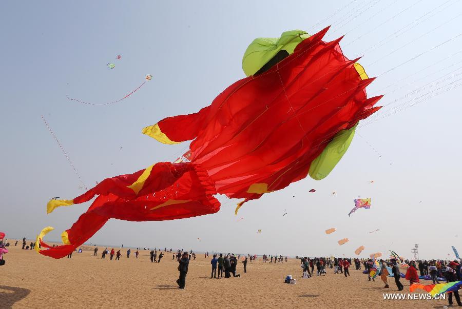 Weifang holds kite fair