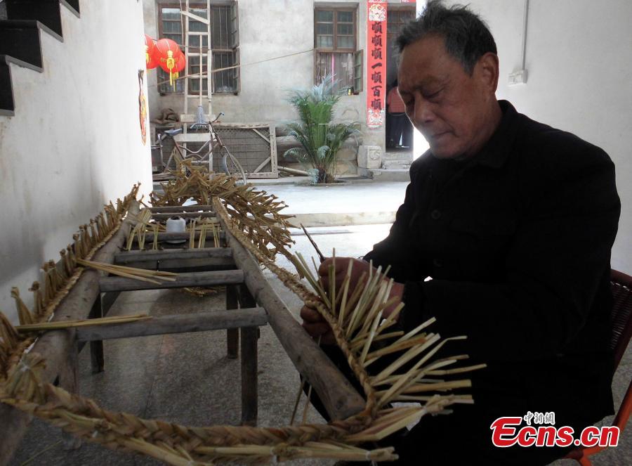 Man builds dragon with 83,600 pieces of straw