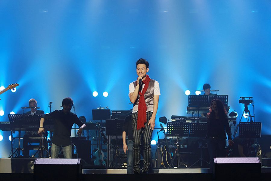 Jacky Cheung dazzles his Beijing fans