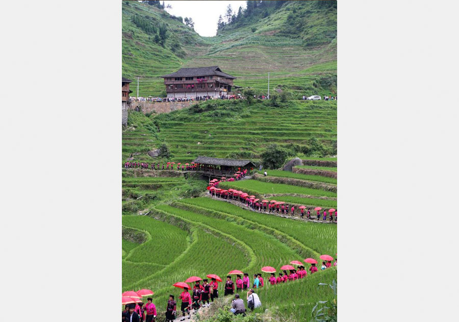 Hong Yao people mark red clothes fair in Guangxi province