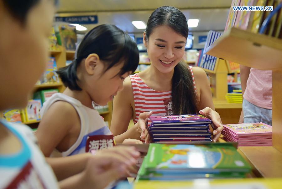 Floating book fair pays 2nd visit to Hong Kong