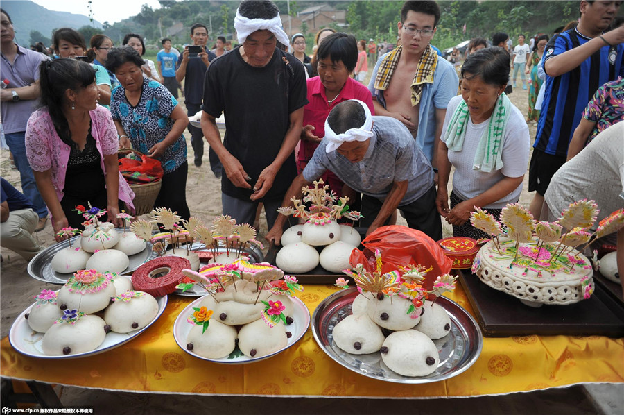 River Lantern Festival celebrated in an ancient village in Shaanxi