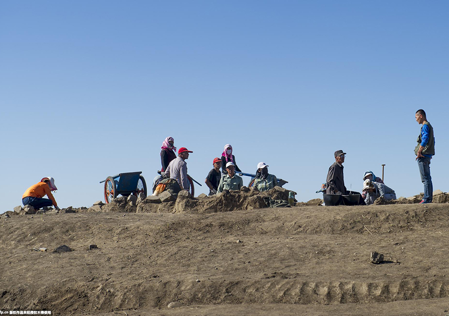 2000-year-old tomb complex being excavated in Xinjiang