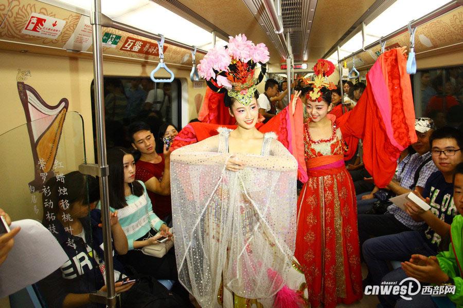 Silk Road themed subway train launched in Xi'an