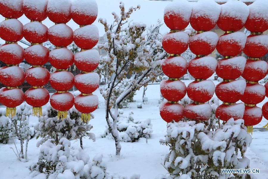 Heavy snow hits Kazak Autonomous County