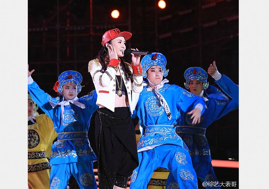 Zhang Lei wins fourth season of <EM>Voice of China</EM>