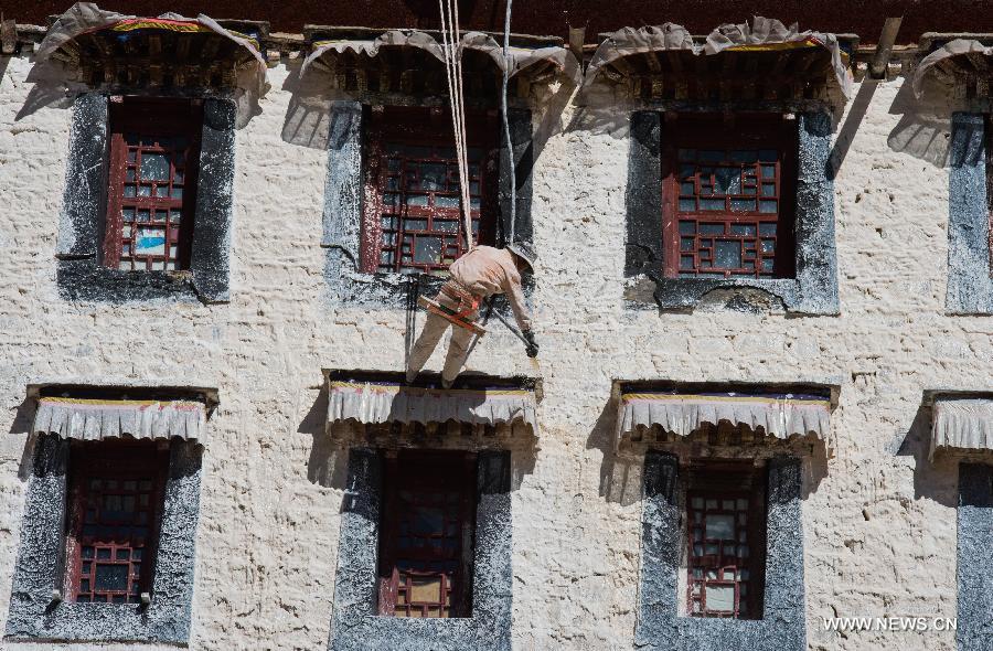 Potala Palace repainted in renovation