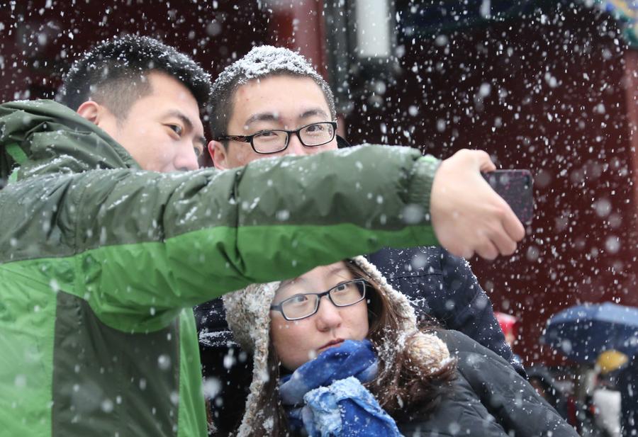 Snowfall brings beauty in Beijing winter