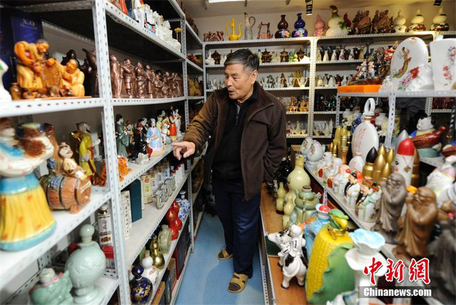 Man collects 10,000 drinking vessels in NE China