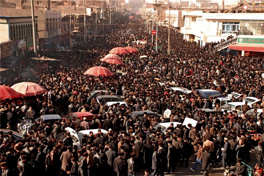 'Road to the Homeland' folk photography exhibition on display