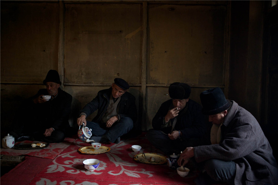 'Road to the Homeland' folk photography exhibition on display