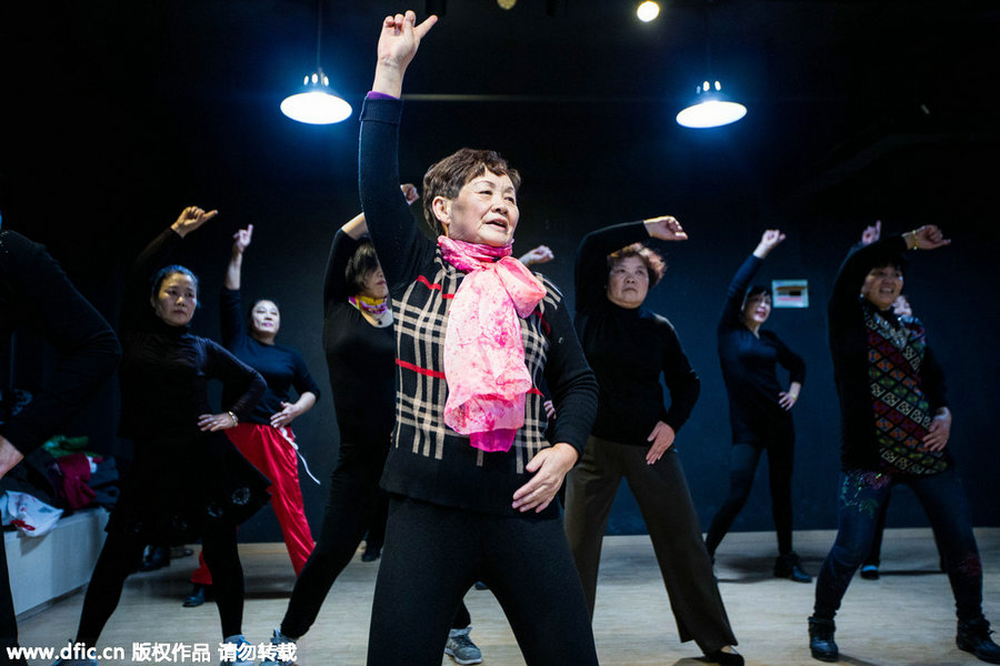 Square dancing 'Damas' turn into basketball babes