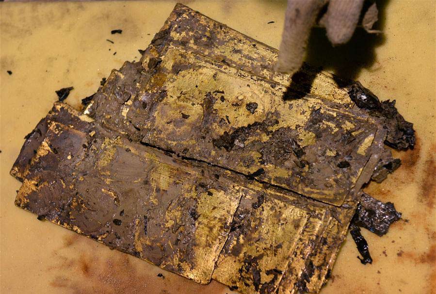 Gold plates newly unearthed from 'Haihunhou' tomb