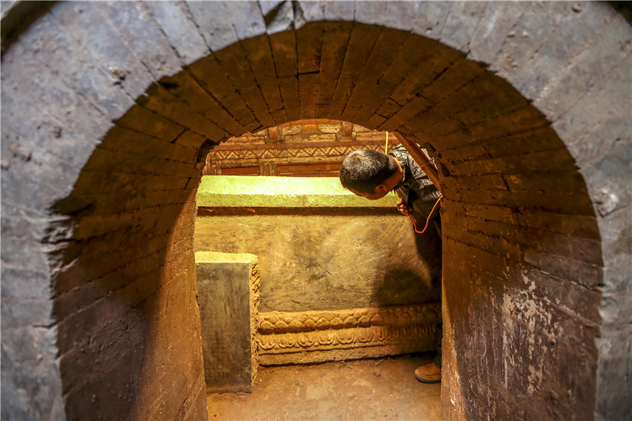 Song Dynasty fresco tomb excavated in Luoyang