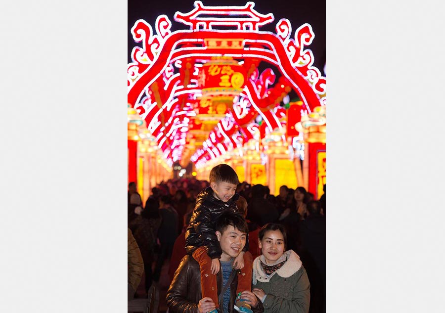 Temple fair kicks off in China's Chengdu