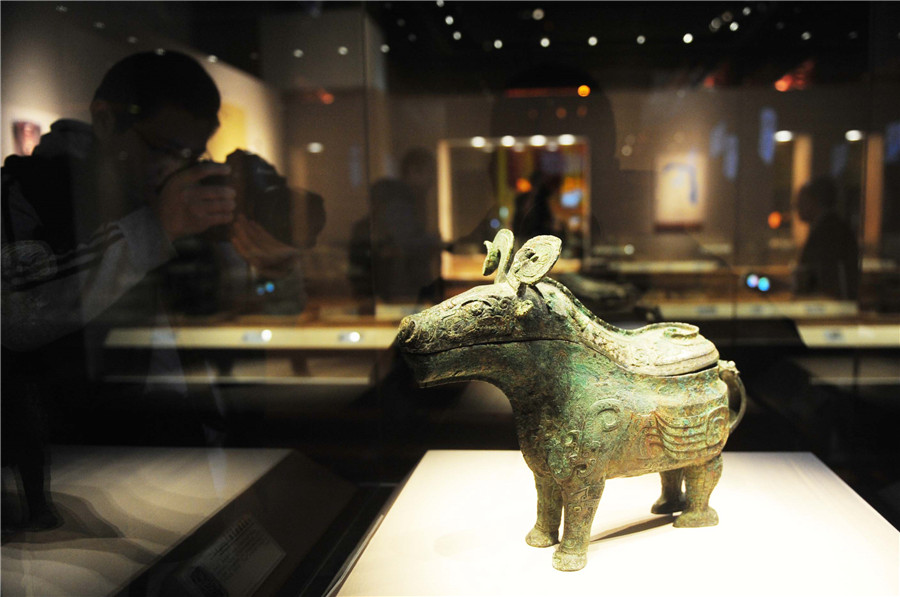 Relics from Yin Ruins on display in Beijing