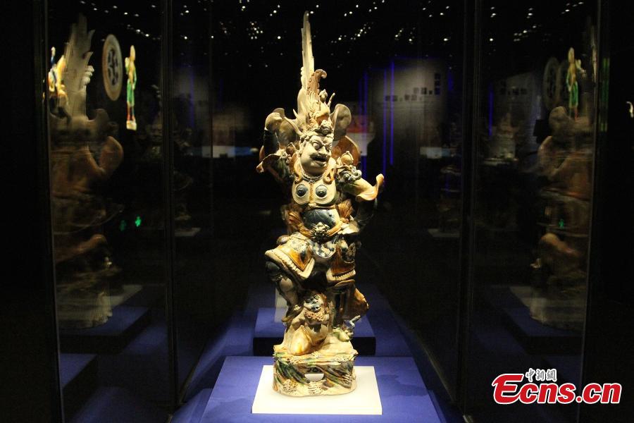 Tri-colored glazed pottery show held in Xi'an