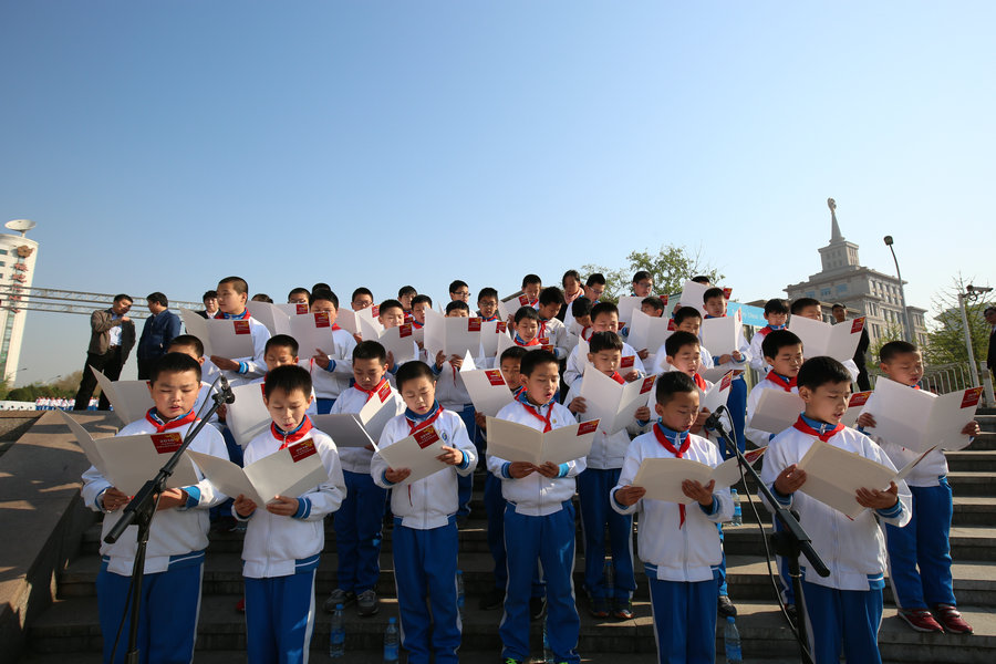 Ceremony marks Tomb-Sweeping Day at China Millennium Monument