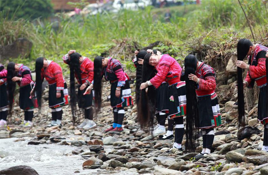 Yao women celebrate Long Hair Festival