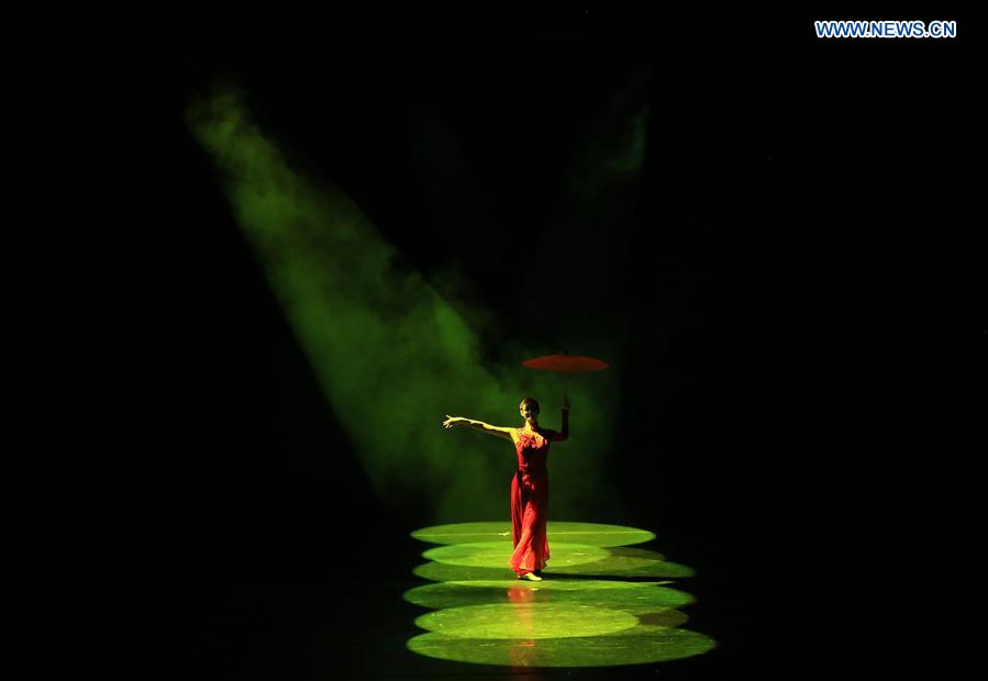 Chinese artists perform dance poem 'National Beauty' in Canada