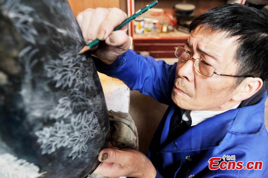 Lacquerware master worries about future