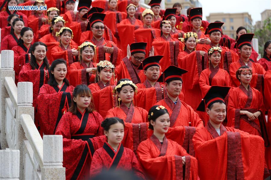 Couples take part in traditional group wedding in Jiangsu