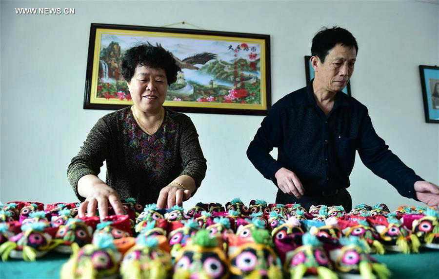 In pics: Inheritors of tiger-head shoes in E China