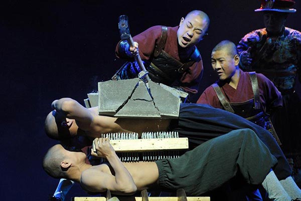 Shaolin monks stun Singapore audiences with authentic Chinese kung fu