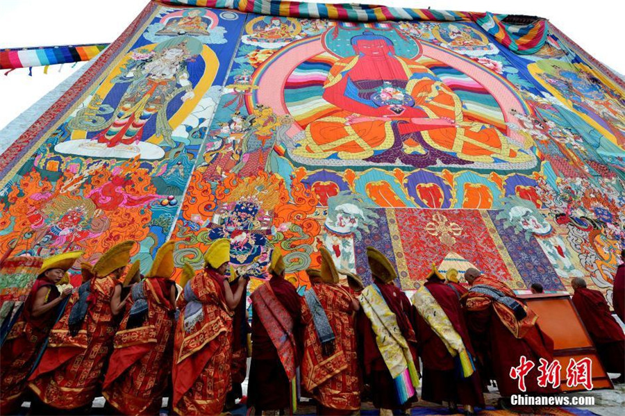 Thangka worship activity held in Tibet monastery