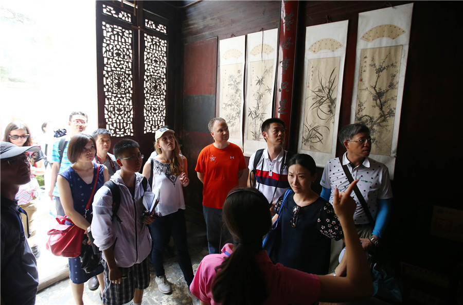 Sinologists visit historical sites in Anhui