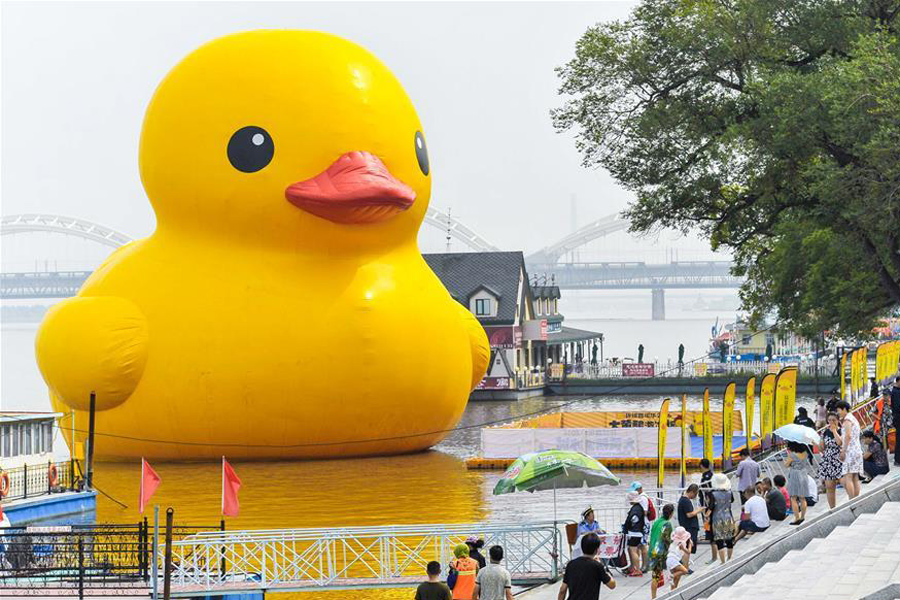 18-meter-high rubber duck seen in NE China