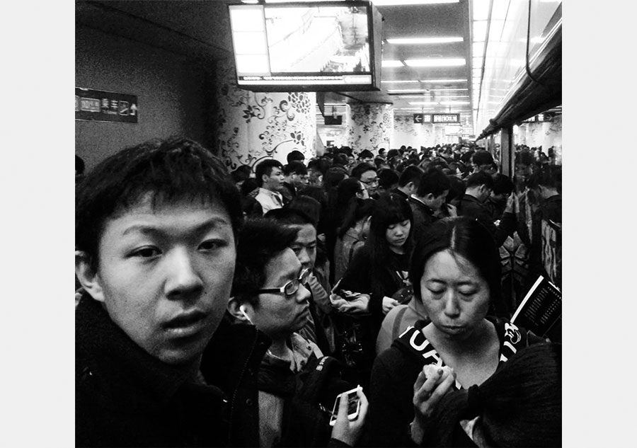 Street photographer captures hustle-bustle of Beijing in black and white