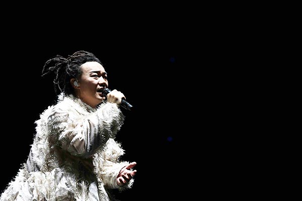 Eason Chan concludes world tour with 2 shows in Beijing