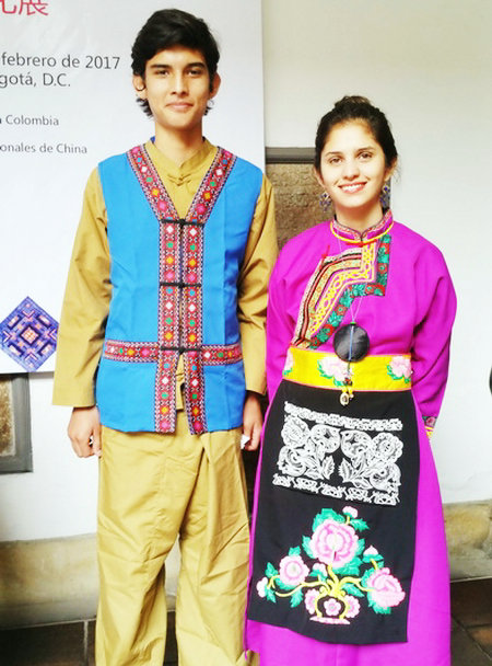 Chinese ethnic costumes shine in Colombia