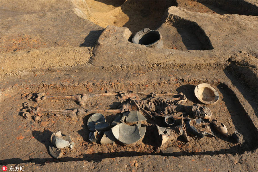 Prehistoric relics unearthed from Jiangsu tombs